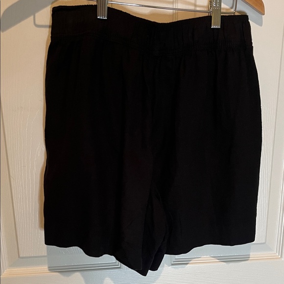 Classic Black Women's Shorts - Picture 4 of 4